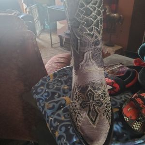Womens cowboy boots size 9.5